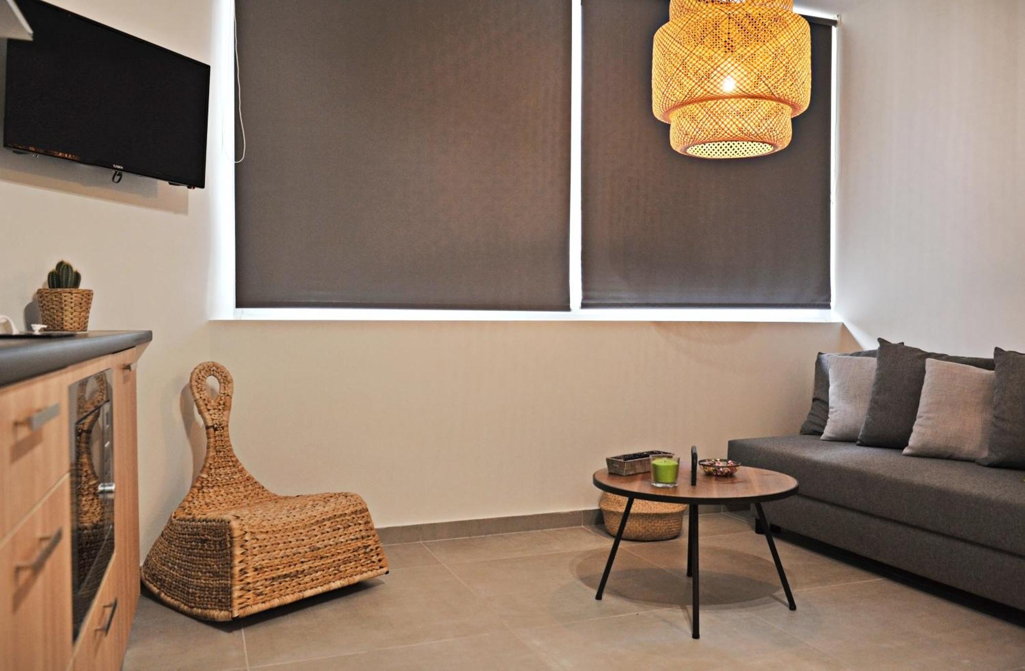The Athenians Modern Apartments Номер фото