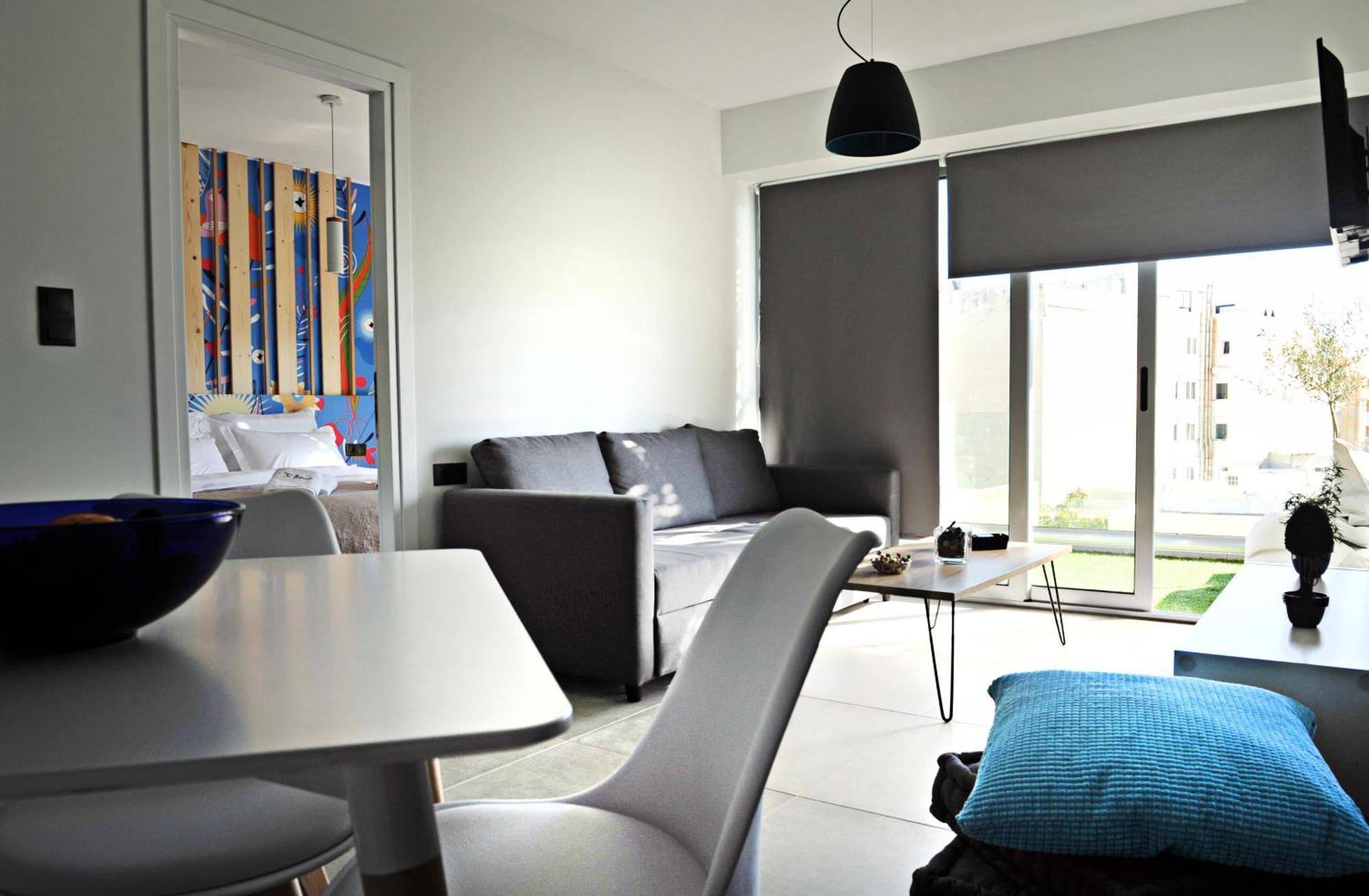 The Athenians Modern Apartments Номер фото