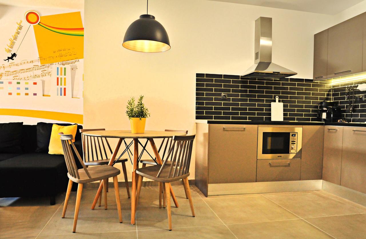 The Athenians Modern Apartments Экстерьер фото