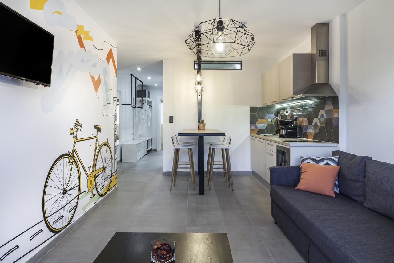 The Athenians Modern Apartments Экстерьер фото
