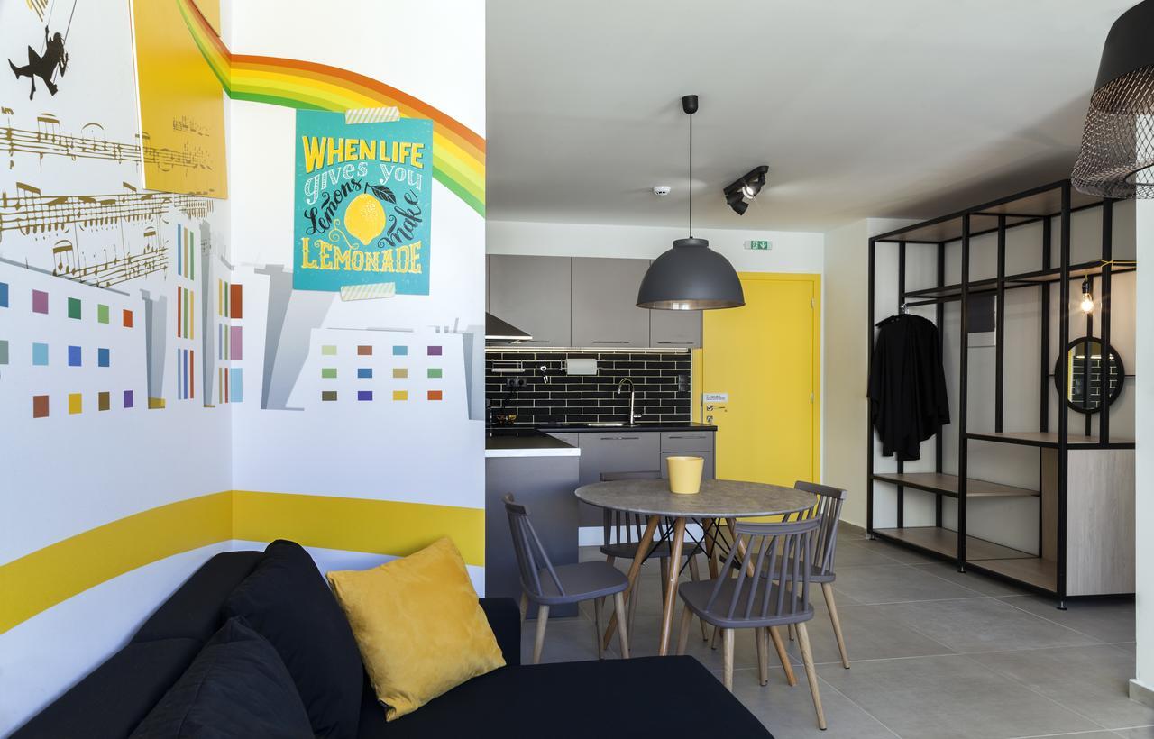The Athenians Modern Apartments Экстерьер фото